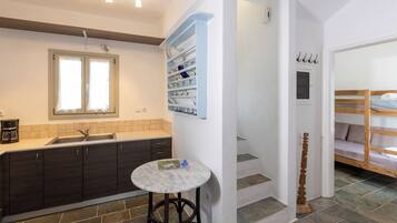 Traditioneel huis (Hephaistos) | Een strijkplank/strijkijzer, extra bedden, gratis wifi, beddengoed