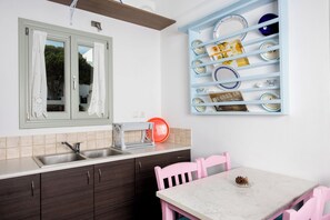 Traditional House (Hephaistos) | Private kitchen | Full-size fridge, oven, stovetop, coffee/tea maker