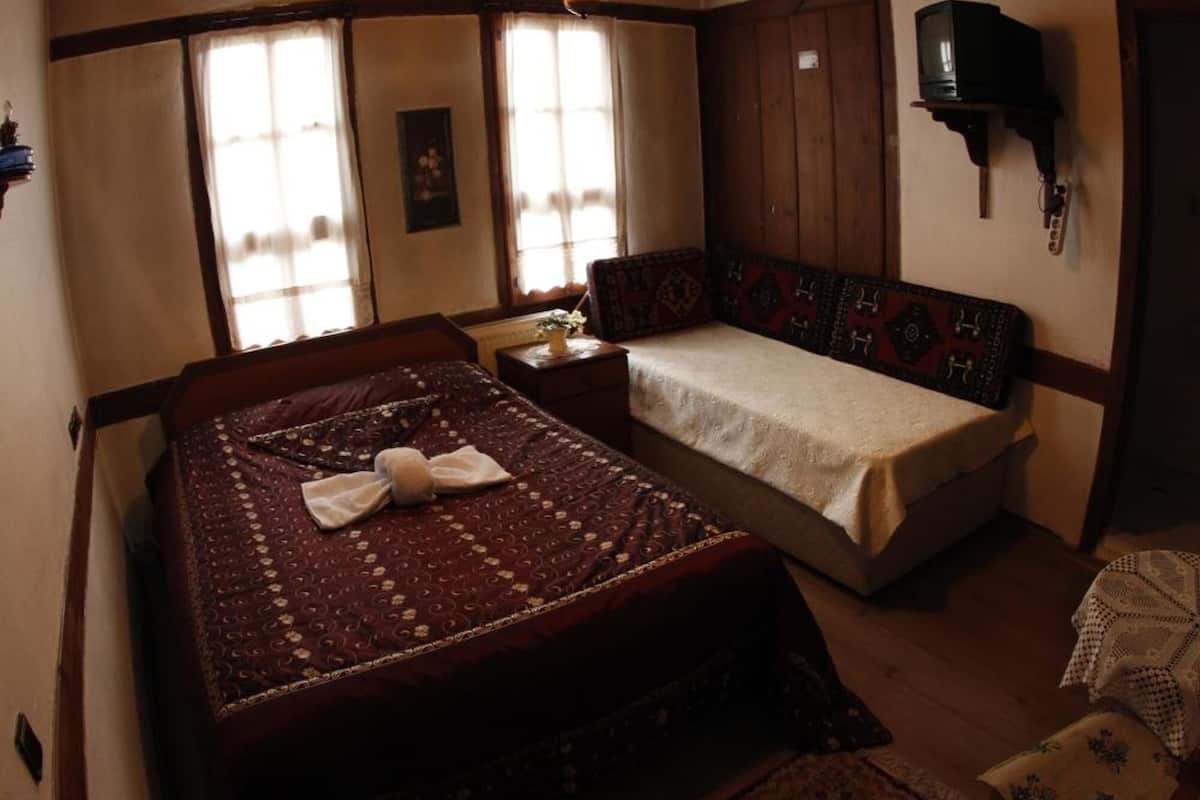 1 bedroom, desk, iron/ironing board, free wifi