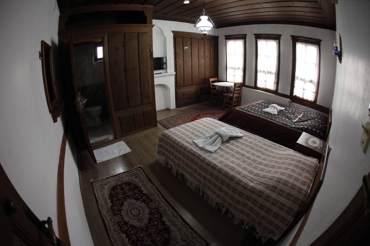 1 bedroom, desk, iron/ironing board, free wifi