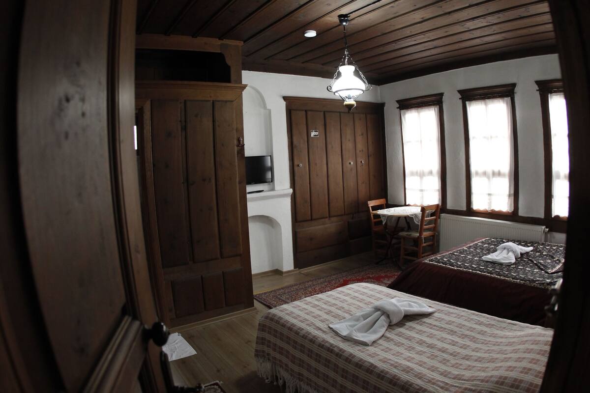 basic room, 1 bedroom, non smoking, city view | 1 bedroom, desk, iron/ironing board, free wifi