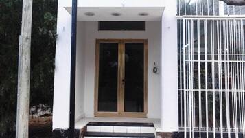Pintu masuk hartanah