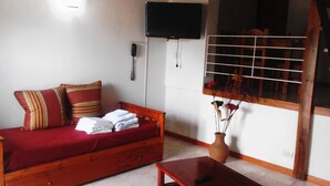 Dúplex familiar, 3 habitaciones, frigorífico y microondas, en una planta alta | Sala de estar