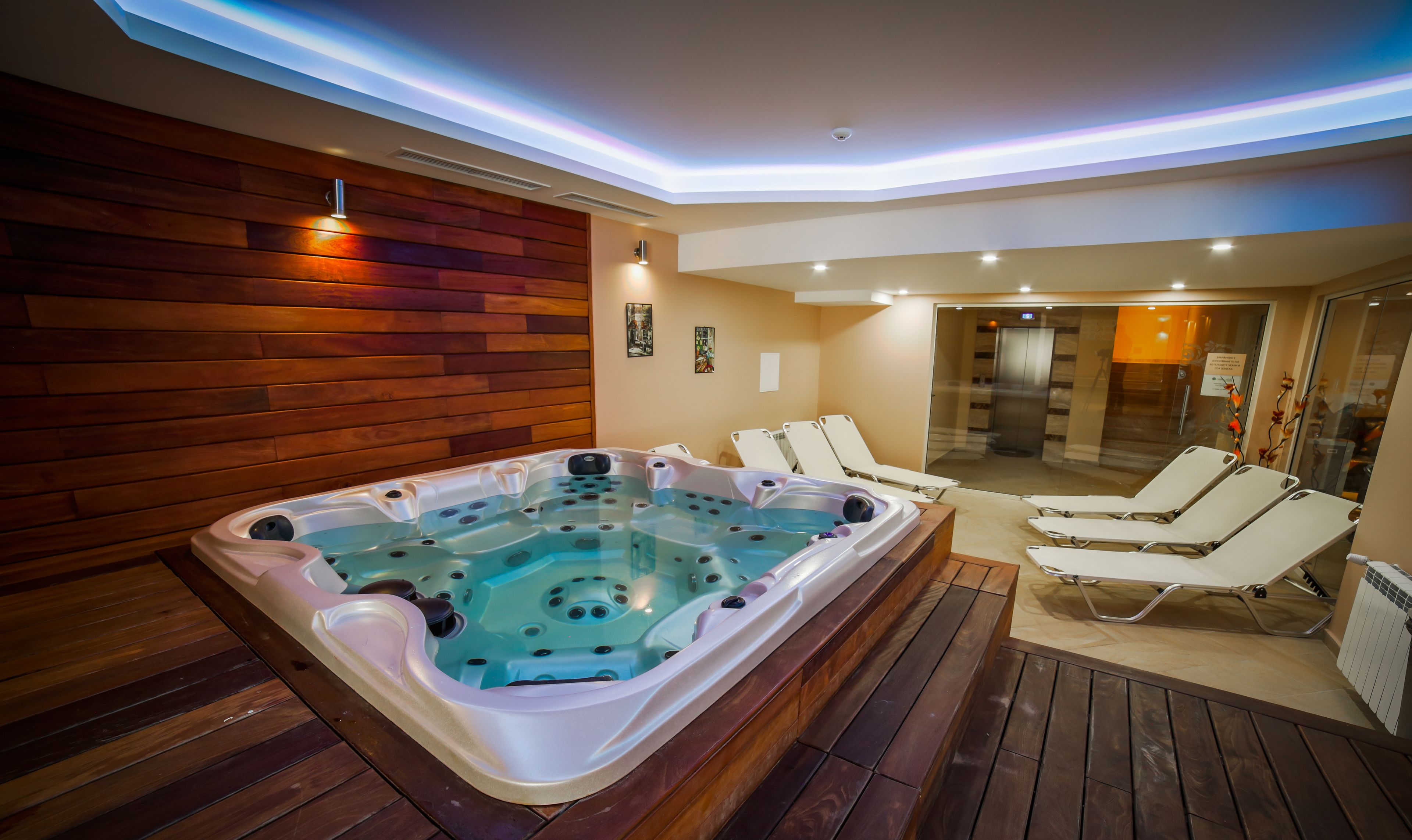Indoor spa tub