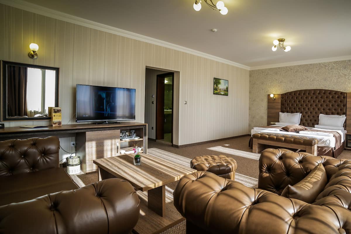 Standard Double Room, Balcony | Minibar, in-room safe, desk, soundproofing