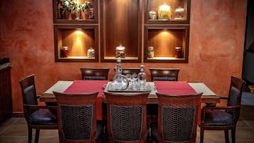 Servizio di colazione, pranzo e cena
