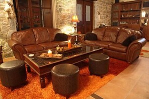 Lobby sitting area -  Xenonas Ouranogiton (South Kynouria)