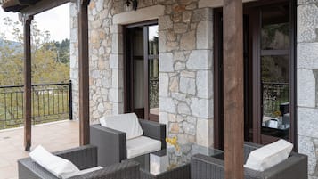 Habitación familiar, vista a la montaña | Terraza o patio