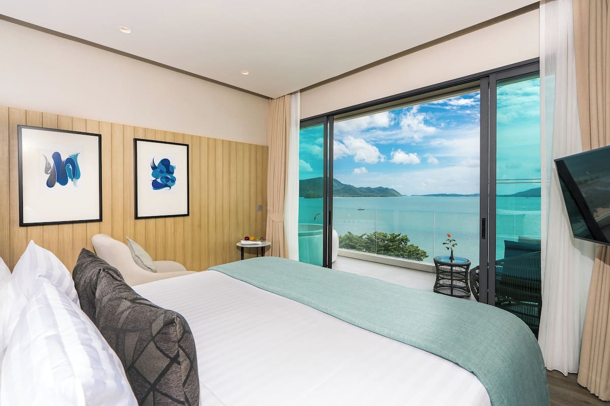 Premier Seaview Studio | Premium bedding, minibar, in-room safe, individually furnished
