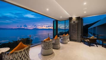 2 bars/lounges, poolside bar, beach bar