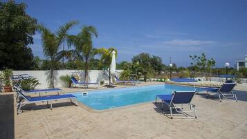 Outdoor pool, pool umbrellas, sun loungers