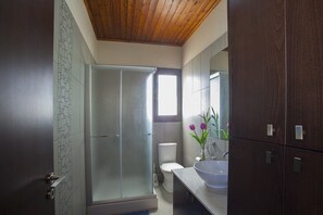 Villa, 5 Bedrooms, Private Pool | Bathroom | Separate bathtub and shower, hair dryer, towels - Protaras St Raphael Villa (Paralimni)