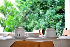 Daily continental breakfast for a fee - Hotel Maro (Zagora-Mouresi)