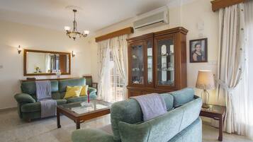 Superior Villa, 3 Bedrooms | 3 bedrooms, in-room safe, iron/ironing board, cots/infant beds