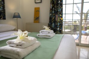 3 bedrooms, in-room safe, iron/ironing board, cots/infant beds - Ayia Napa Villa Benetta (Ayia Napa)