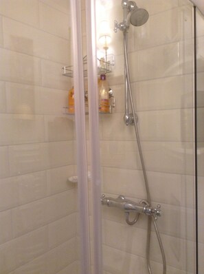 Double Room | Bathroom shower - La Maison du Phare B&B (Honfleur)