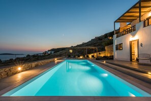 Outdoor pool - Black Cactus (Mykonos)