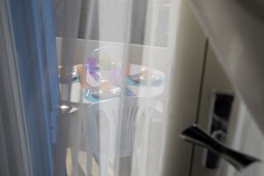 Appartement, 2 slaapkamers | Woonruimte | Een flatscreentelevisie en een dvd-speler