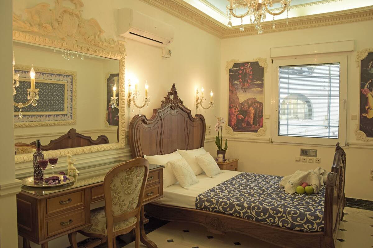 Deluxe Double Room | Soundproofing, iron/ironing board (on request), WiFi (free)