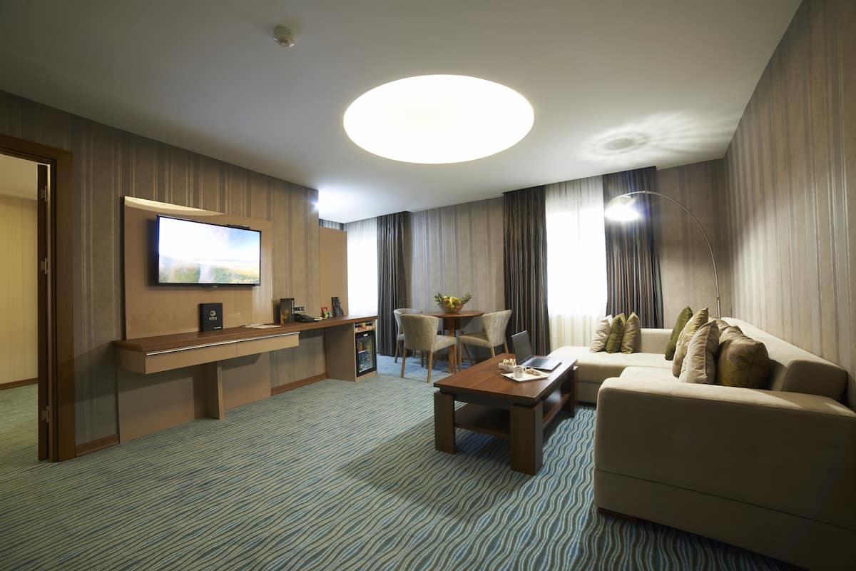 Deluxe Suite, 1 Bedroom | Living room | LCD TV
