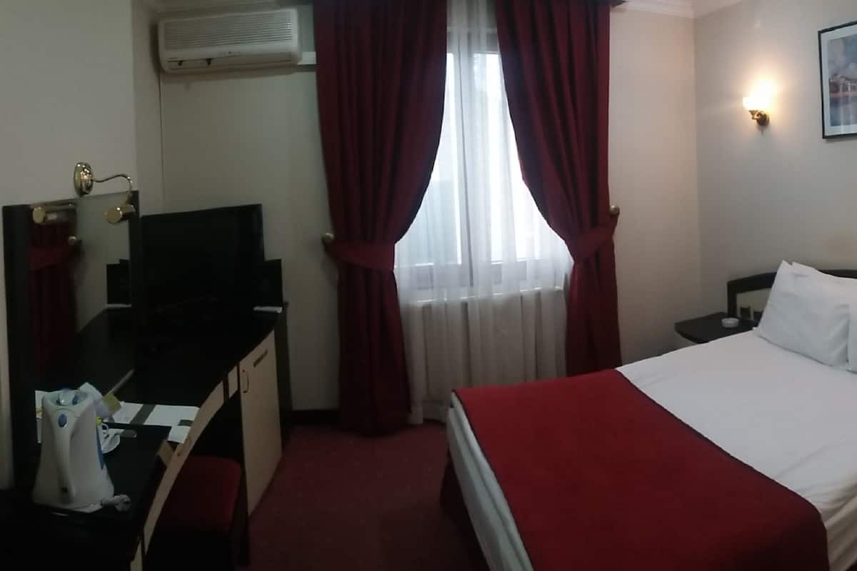 In-room safe, WiFi (free)