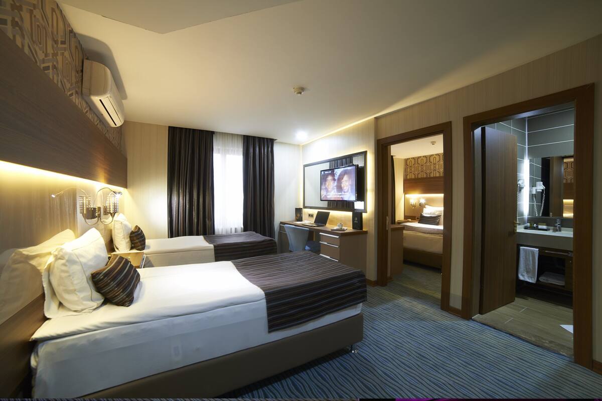 Family Room | In-room safe, WiFi (free)