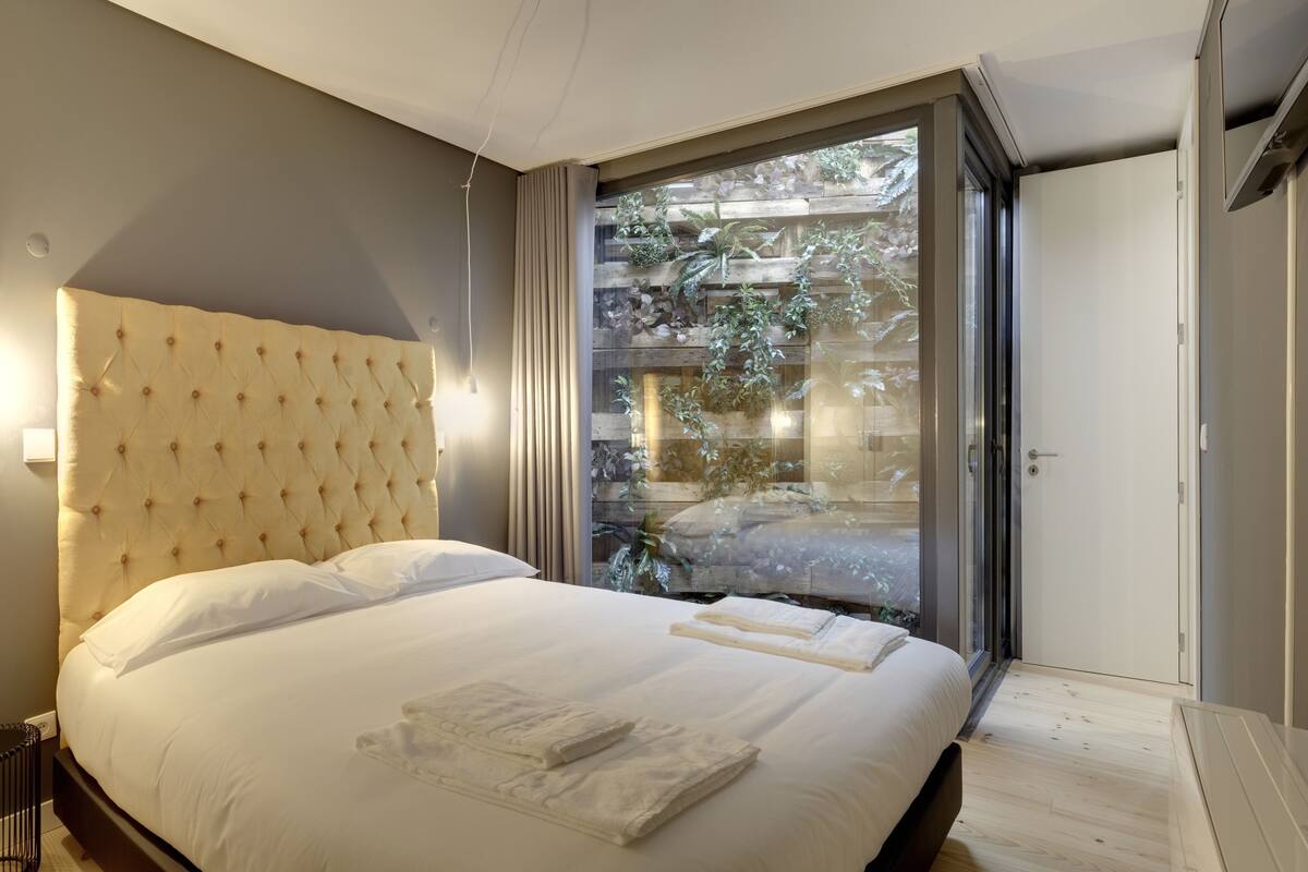 Soundproofing, iron/ironing board, free WiFi, individually decorated