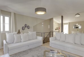 复式, 3 间卧室, 简易厨房 | 客厅 | 平板电视