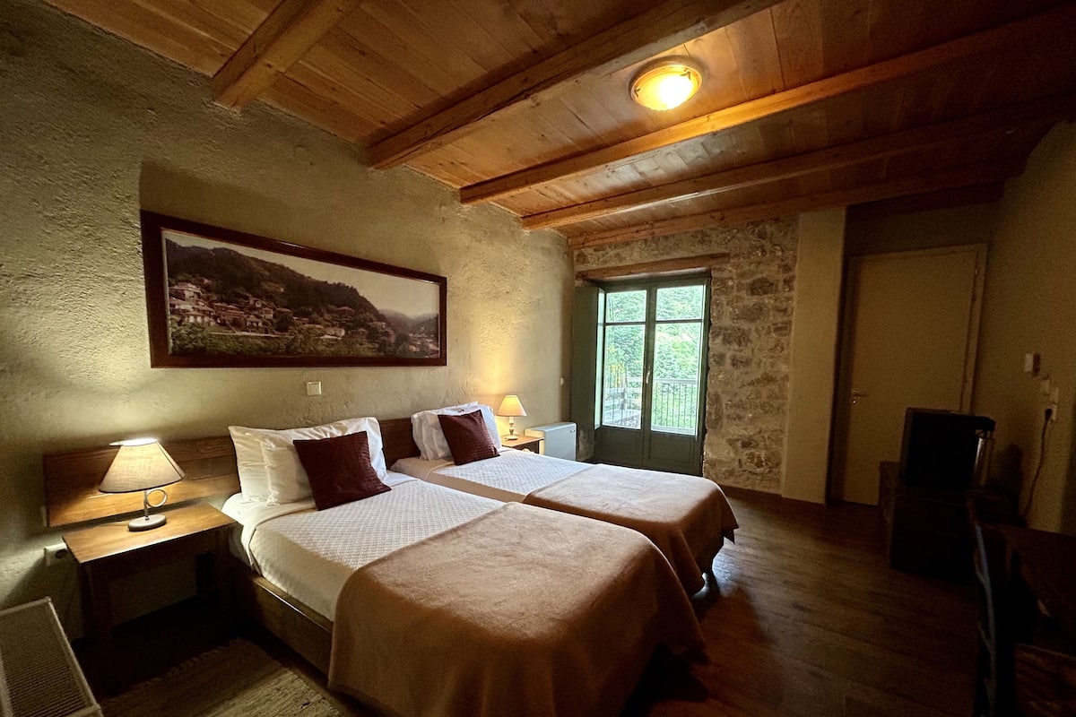 Quarto duplo (Geology) | Roupas de cama premium, frigobar, individualmente mobiliados