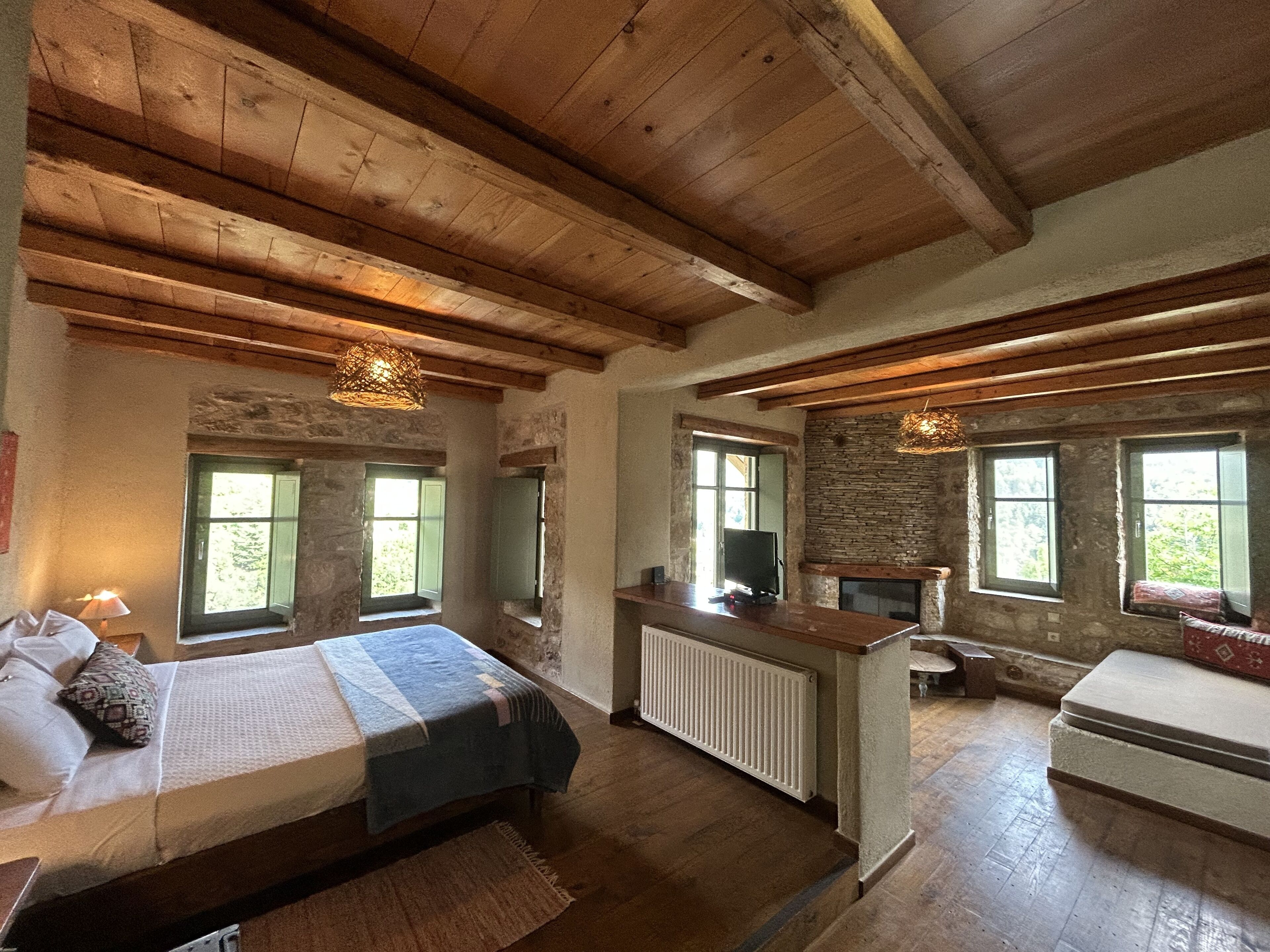 Quarto triplo (Geography) | Roupas de cama premium, frigobar, individualmente mobiliados