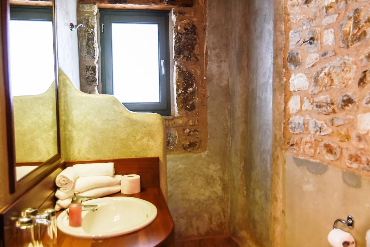 double room (philosophy) | bathroom | shower, rainfall showerhead, free toiletries, hair dryer