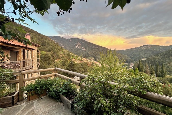 Chambre quadruple (History) | Literie de qualité, minibar, ameublement unique, bureau