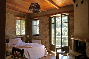 Double Room (Mathematics) | Premium bedding, minibar, individually furnished, desk - Pritanio (Sparta)