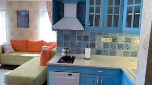 Family Suite, 1 Bedroom, Non Smoking, Partial Sea View | Private kitchen