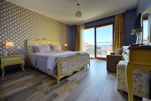 Habitación Deluxe doble, vistas al mar | Sábanas de algodón egipcio, ropa de cama de alta calidad, minibar