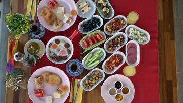 Free daily local cuisine breakfast