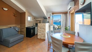 شقة (Apartments Senjo - One Bedroom Apartm) | غرفة لتناول الطعام