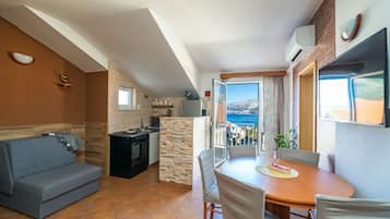 Apartment (Apartments Senjo - One Bedroom Apartm) | Dining room