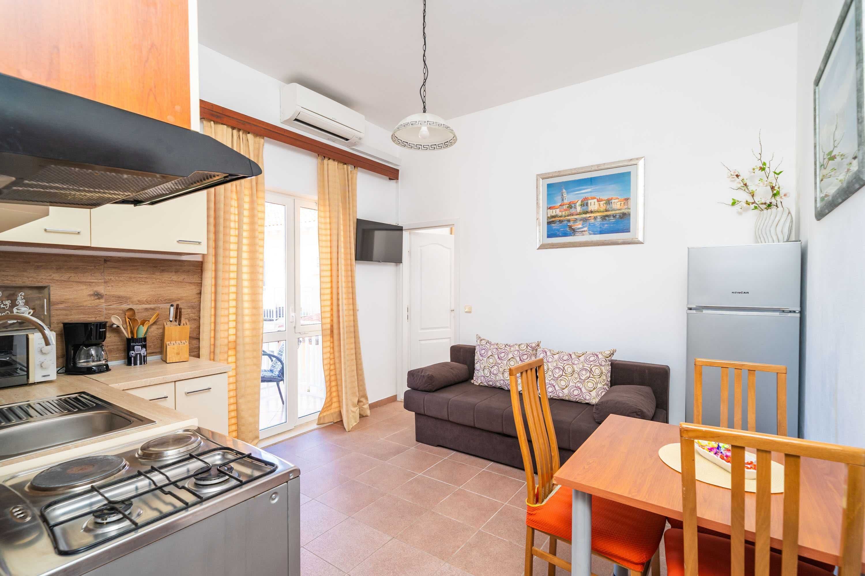 Apartment (Apartments Senjo - One Bedroom Apartm) | Dining room