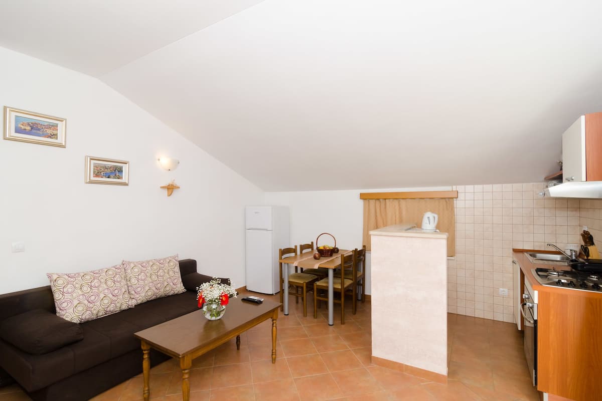 Apartment, 1 Bedroom, Balcony, Partial Sea View | Free cribs/infant beds, free WiFi, bed sheets