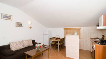 Free cots/infant beds, free WiFi, bed sheets