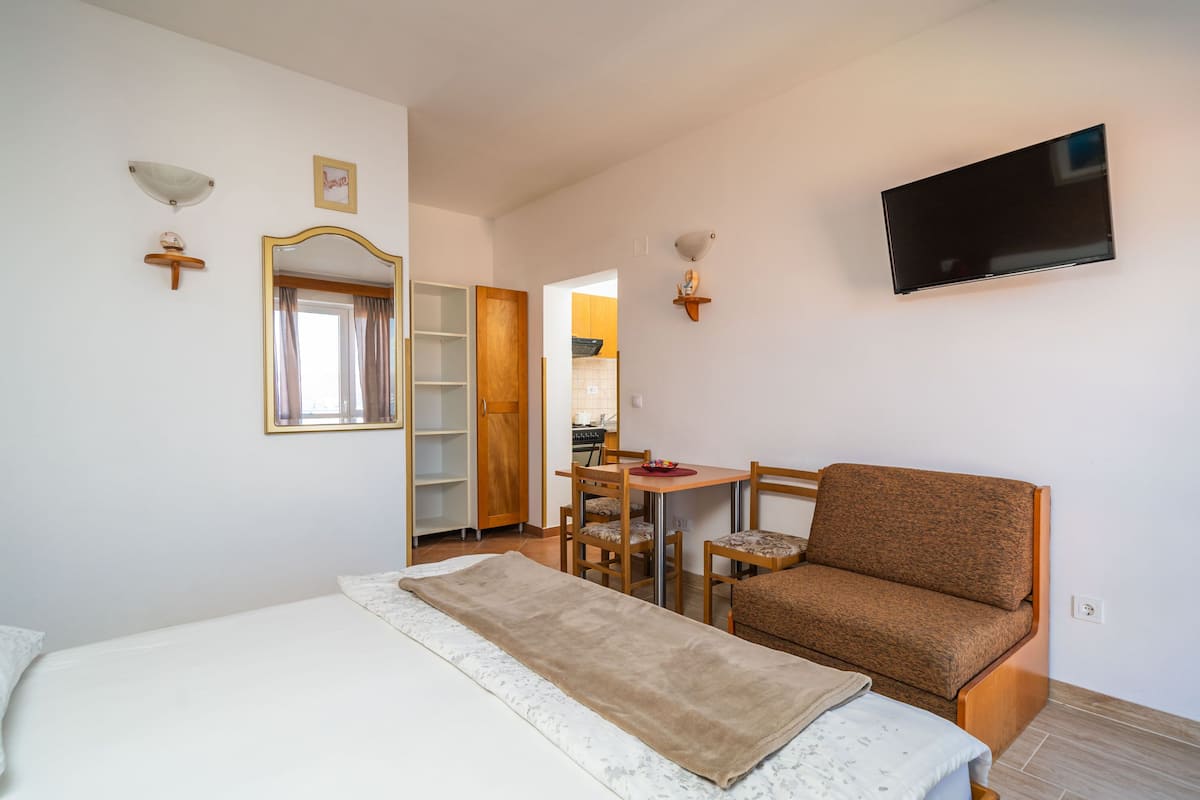 Studio, Balcony, Sea View | Free cribs/infant beds, free WiFi, bed sheets