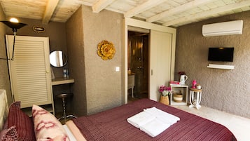 Habitación de diseño, en la zona del jardín | Ropa de cama de alta calidad, sistema de insonorización, wifi gratis