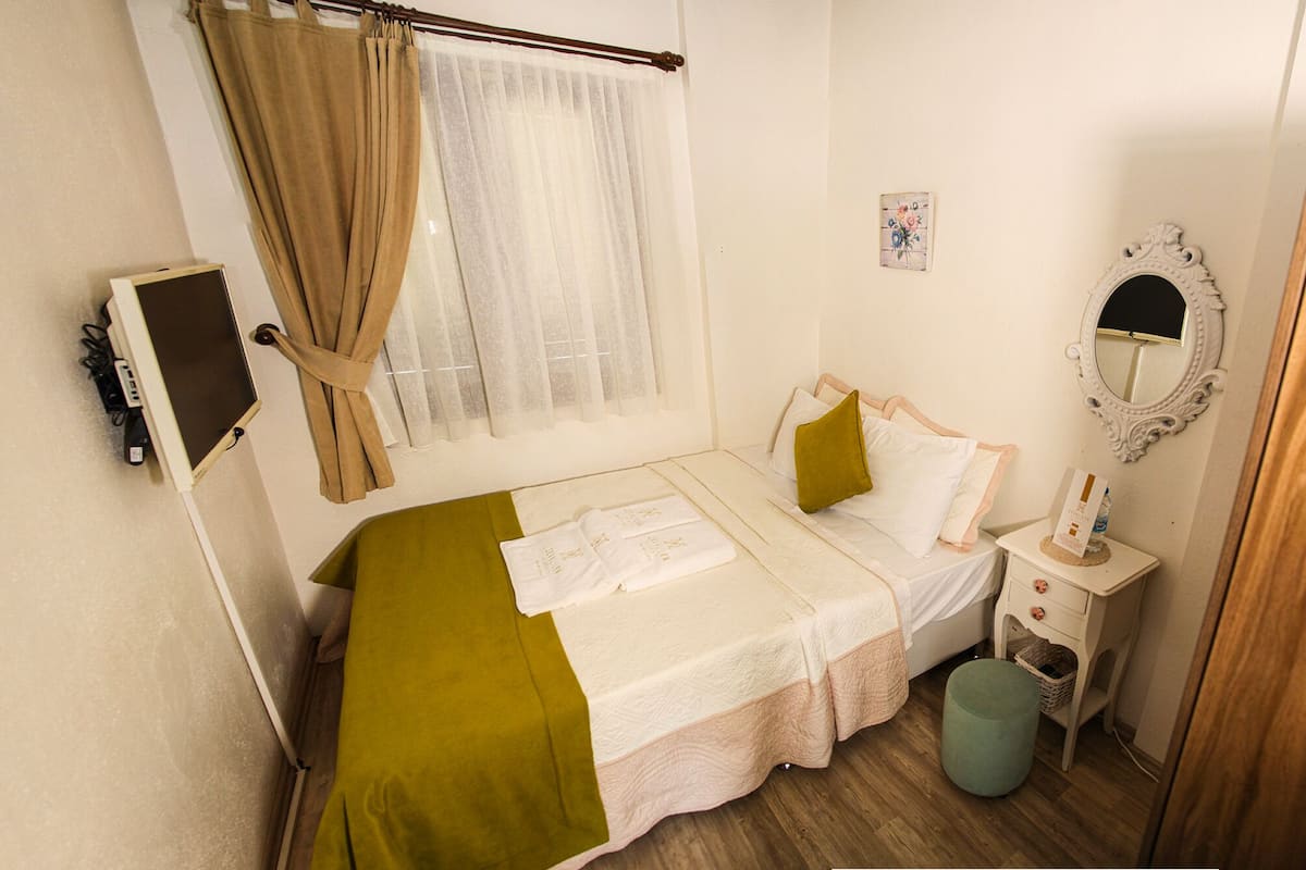 Economy Room, Private bathroom (not in room) | 1 habitación, ropa de cama de alta calidad y insonorización