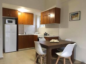 Apartment, 1 Bedroom | Private kitchenette | Fridge, microwave, stovetop, electric kettle - Demeliza Apartments (Apokoronas)