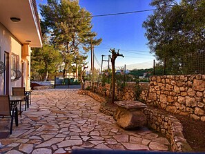 Terrace/patio - Demeliza Apartments (Apokoronas)