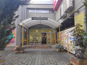 Pintu masuk hartanah
