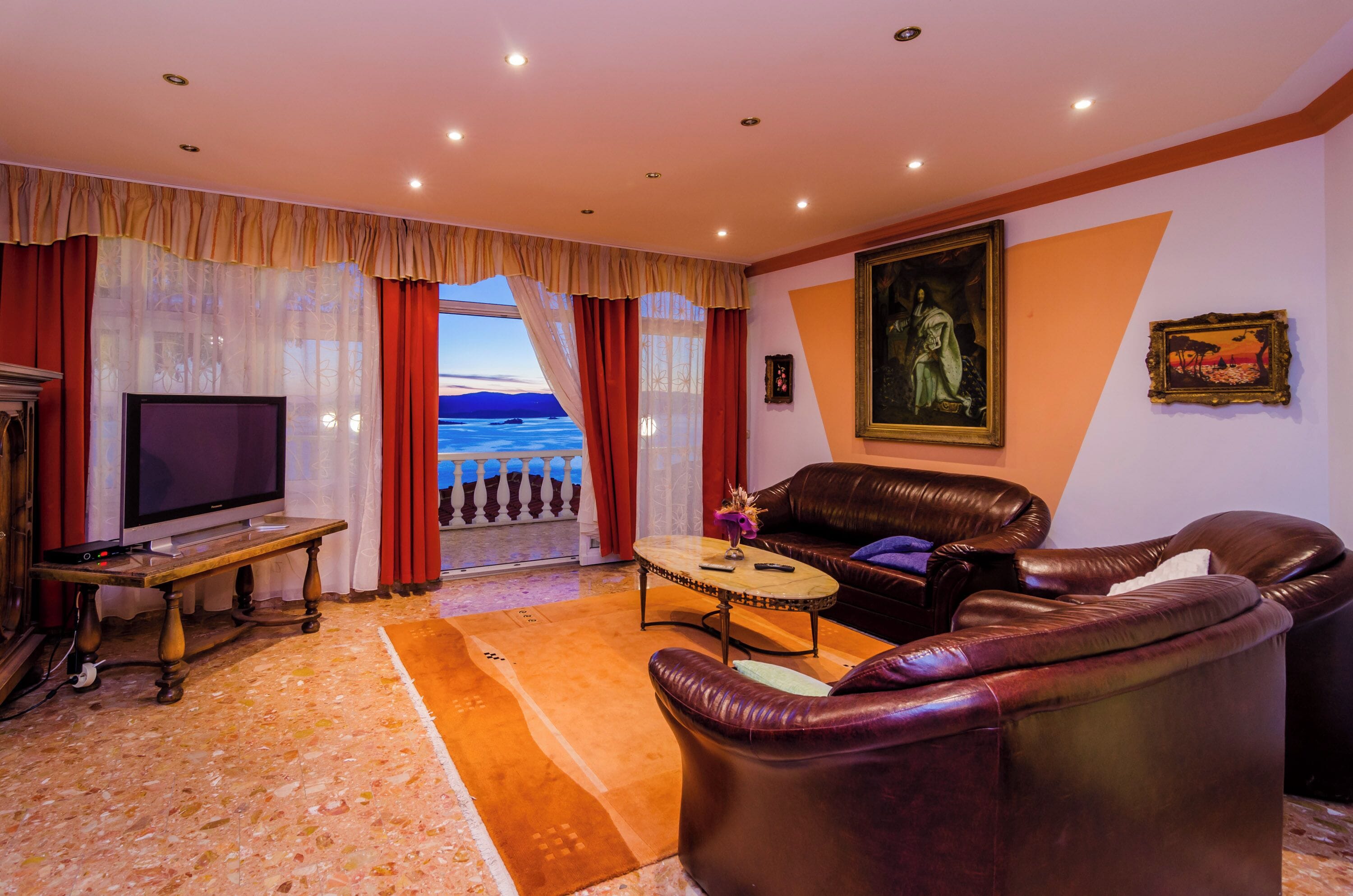 Suite (Pansion Villa Antonio - Deluxe Presid) | Woonkamer | Flatscreentelevisie