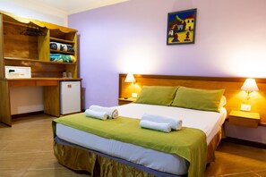 Doppelzimmer | Minibar, Zimmersafe, Schreibtisch, kostenloses WLAN