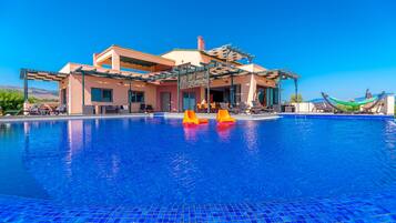 Seasonal outdoor pool, an infinity pool, sun loungers
